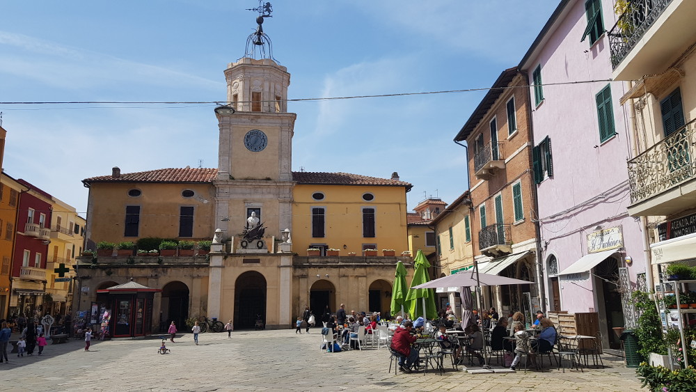 Piazza Eroe dei Due Mondi